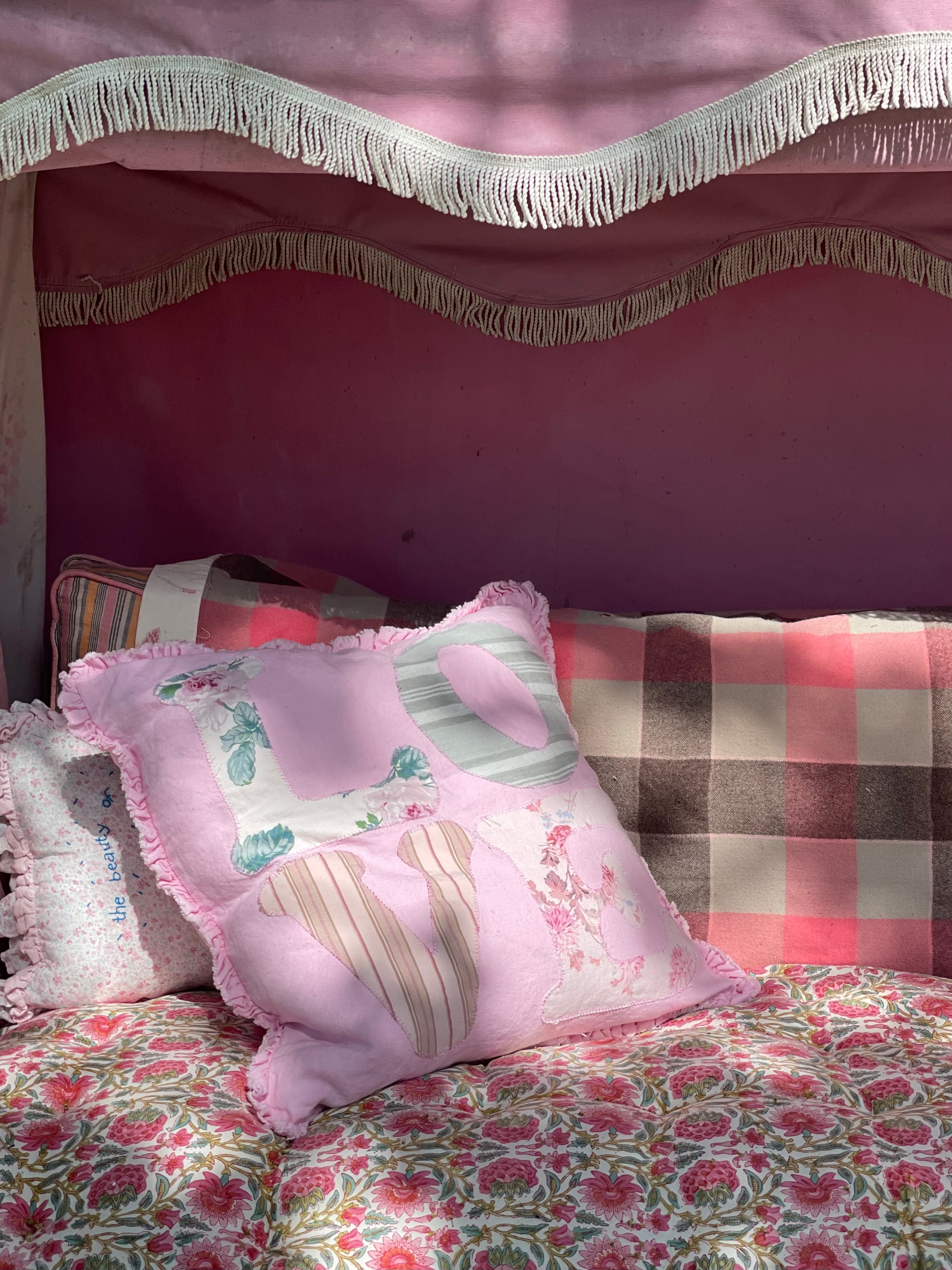 pink shabby chic bedroom ideas