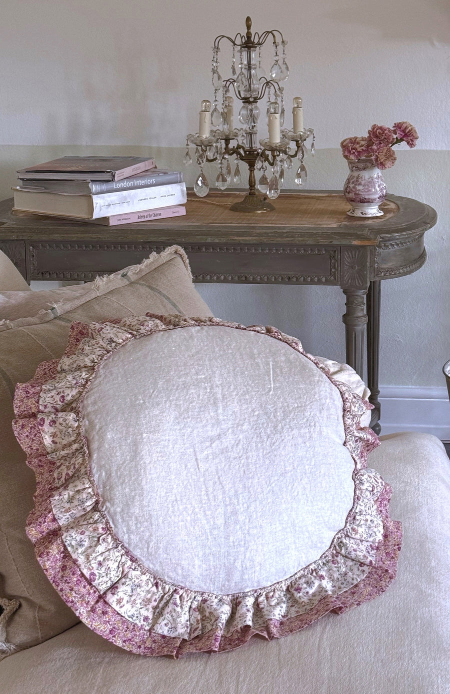 Lilac Floral Grain Linen Round Pillow